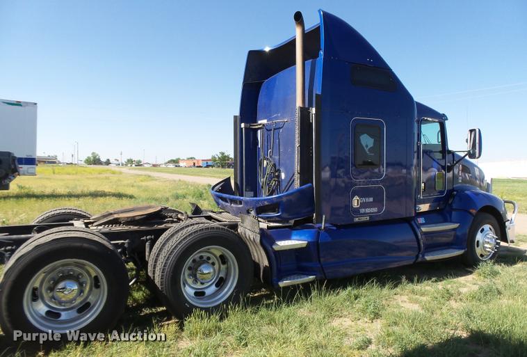 image for item DB2624 2009 Kenworth T660 semi truck