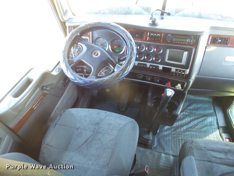 image for item DB2624 2009 Kenworth T660 semi truck