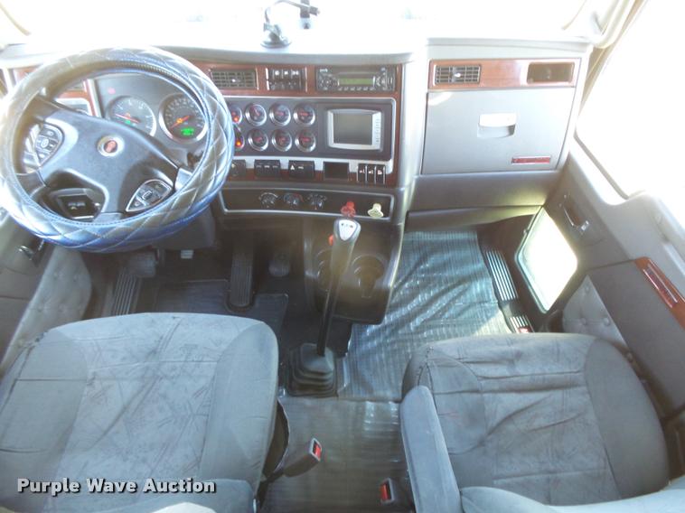 image for item DB2624 2009 Kenworth T660 semi truck