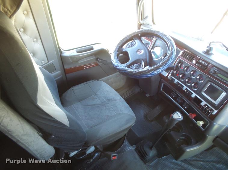 image for item DB2624 2009 Kenworth T660 semi truck