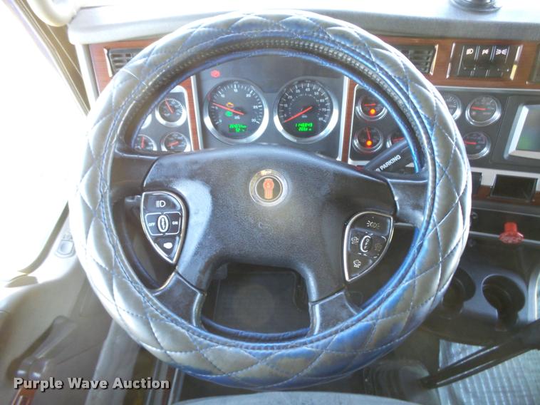 image for item DB2624 2009 Kenworth T660 semi truck