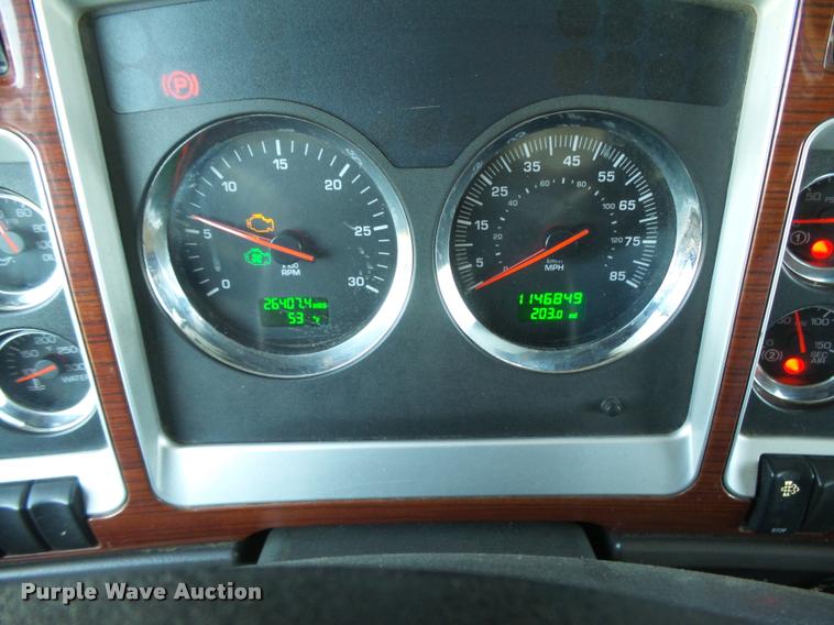 image for item DB2624 2009 Kenworth T660 semi truck