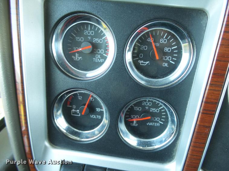 image for item DB2624 2009 Kenworth T660 semi truck