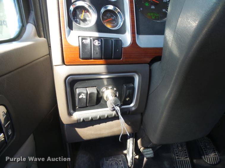 image for item DB2624 2009 Kenworth T660 semi truck