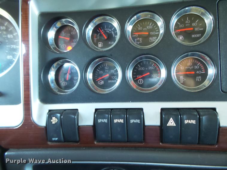 image for item DB2624 2009 Kenworth T660 semi truck