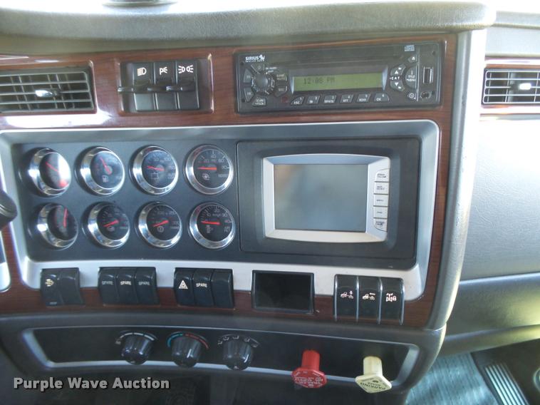 image for item DB2624 2009 Kenworth T660 semi truck