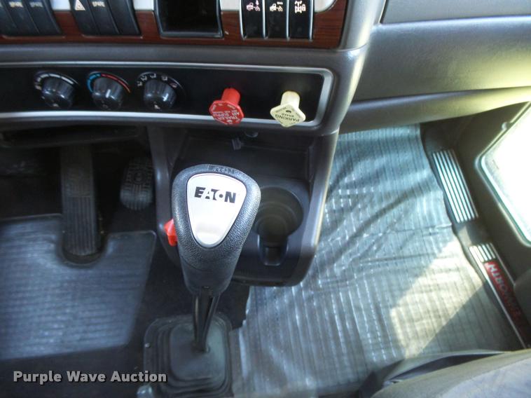 image for item DB2624 2009 Kenworth T660 semi truck