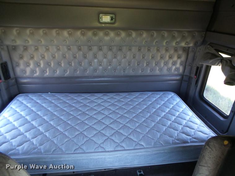 image for item DB2624 2009 Kenworth T660 semi truck