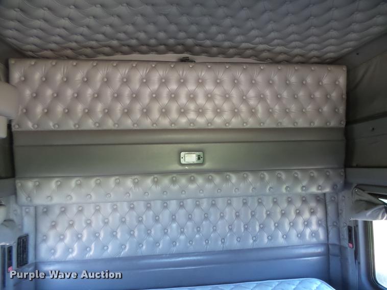 image for item DB2624 2009 Kenworth T660 semi truck