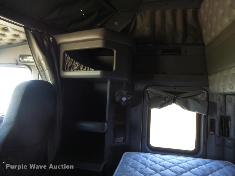 image for item DB2624 2009 Kenworth T660 semi truck