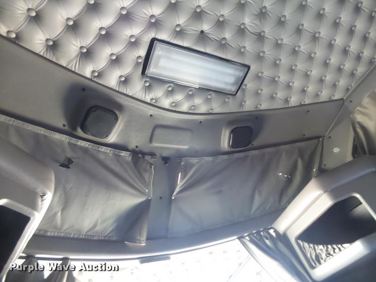 image for item DB2624 2009 Kenworth T660 semi truck