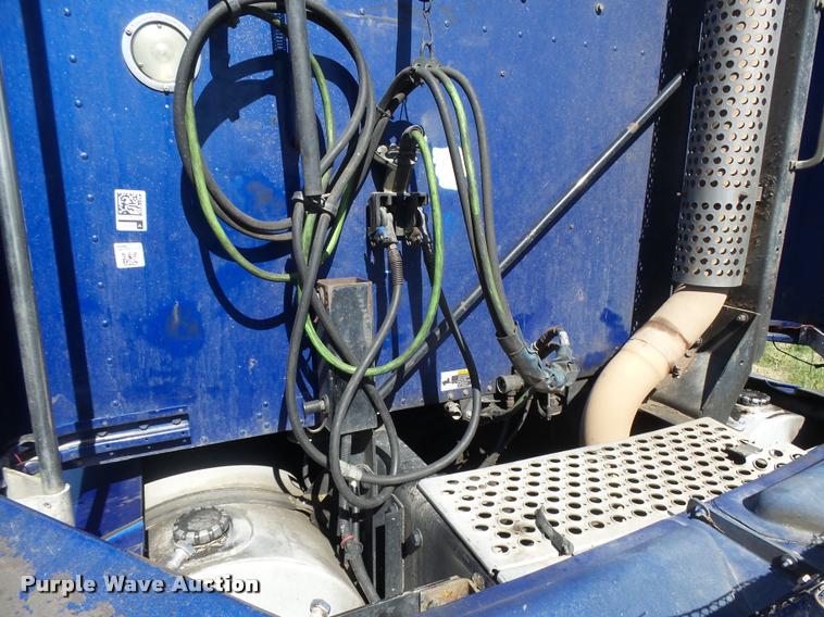 image for item DB2624 2009 Kenworth T660 semi truck