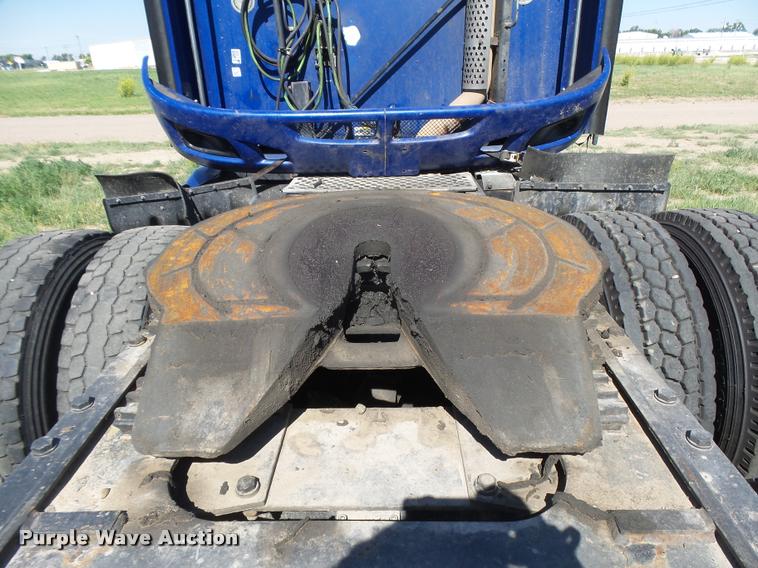 image for item DB2624 2009 Kenworth T660 semi truck