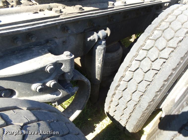 image for item DB2624 2009 Kenworth T660 semi truck