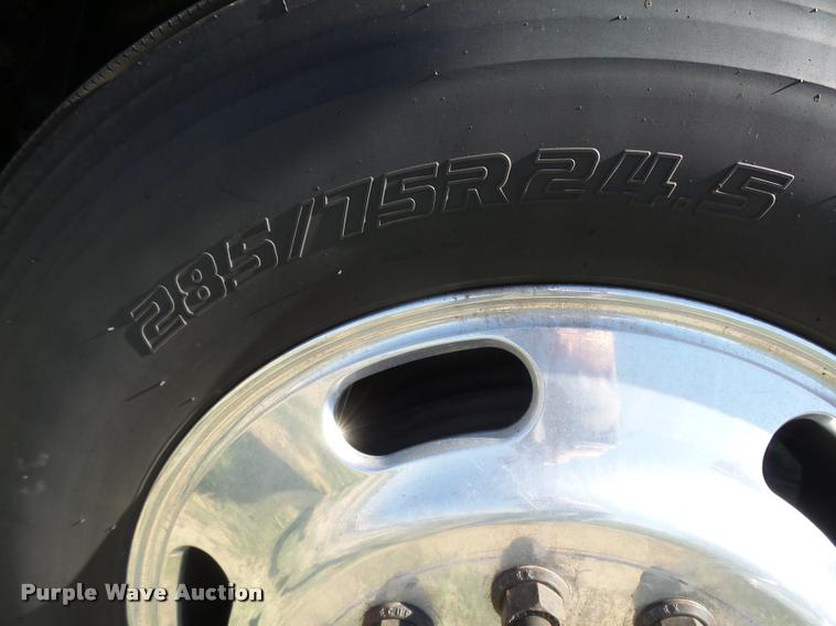 image for item DB2624 2009 Kenworth T660 semi truck