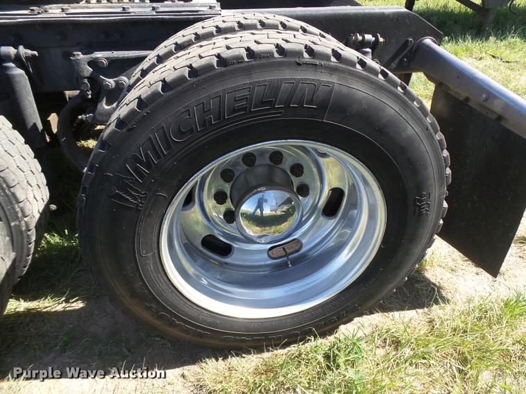 image for item DB2624 2009 Kenworth T660 semi truck