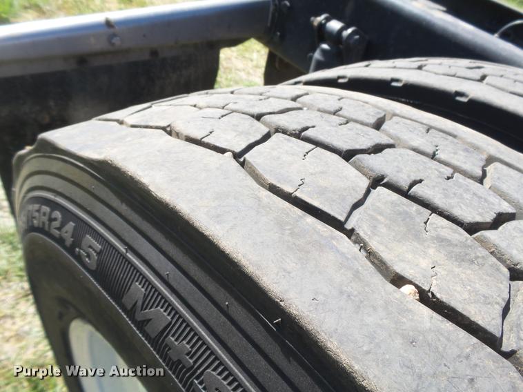 image for item DB2624 2009 Kenworth T660 semi truck