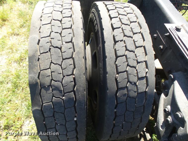 image for item DB2624 2009 Kenworth T660 semi truck