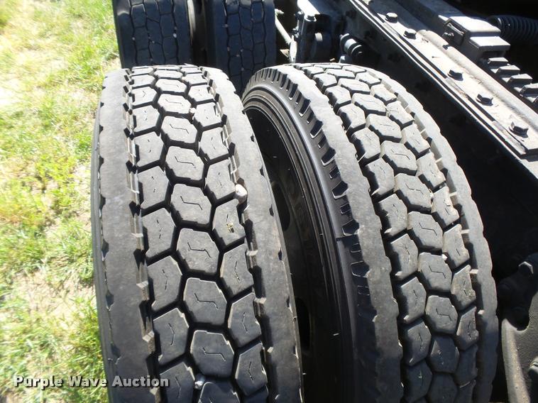 image for item DB2624 2009 Kenworth T660 semi truck