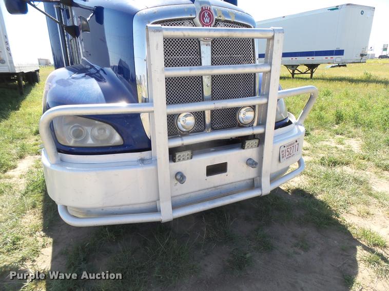 image for item DB2624 2009 Kenworth T660 semi truck