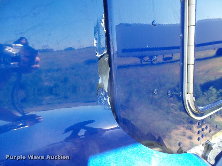 image for item DB2624 2009 Kenworth T660 semi truck