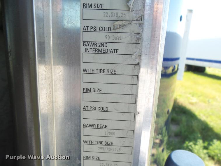 image for item DB2624 2009 Kenworth T660 semi truck