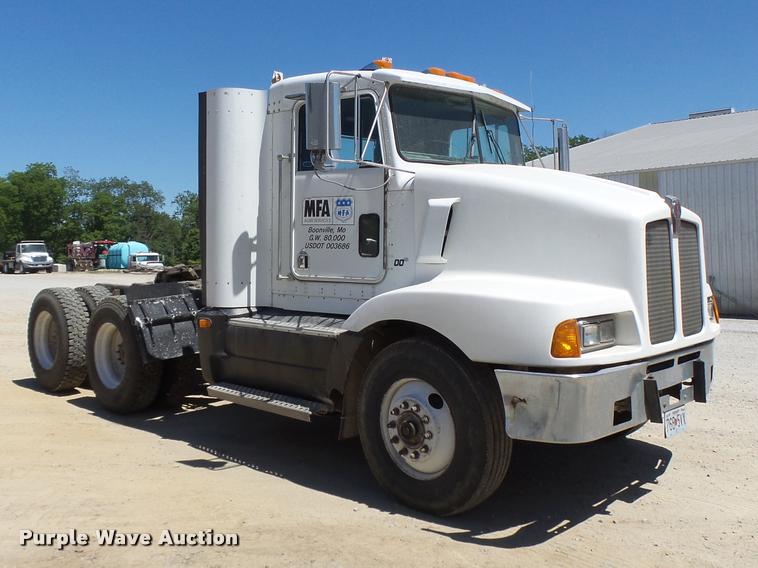 image for item DB5757 1990 Kenworth T400 semi truck