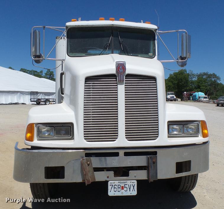 image for item DB5757 1990 Kenworth T400 semi truck