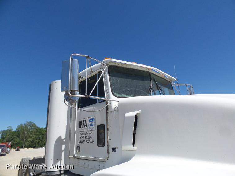 image for item DB5757 1990 Kenworth T400 semi truck