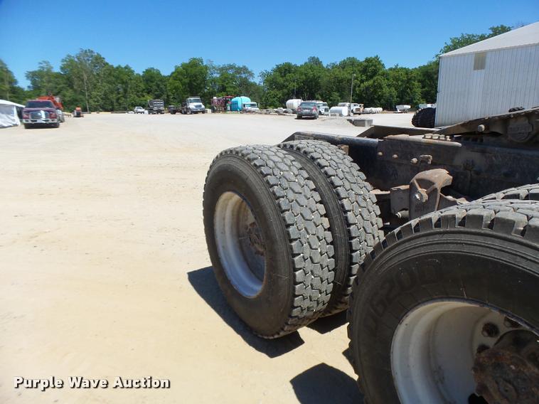 image for item DB5757 1990 Kenworth T400 semi truck