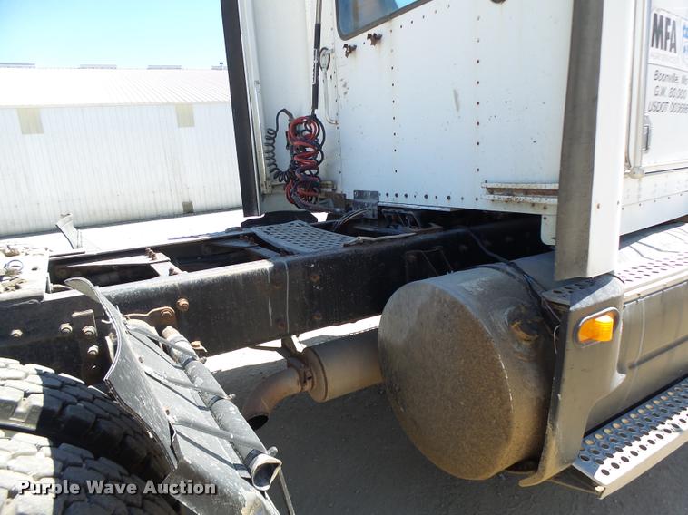 image for item DB5757 1990 Kenworth T400 semi truck