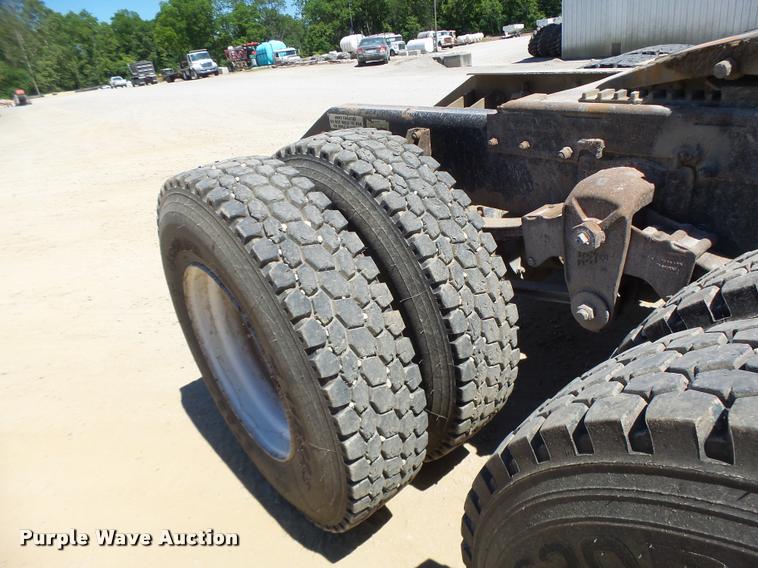 image for item DB5757 1990 Kenworth T400 semi truck