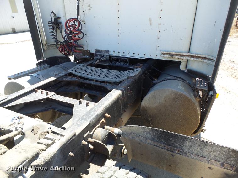 image for item DB5757 1990 Kenworth T400 semi truck