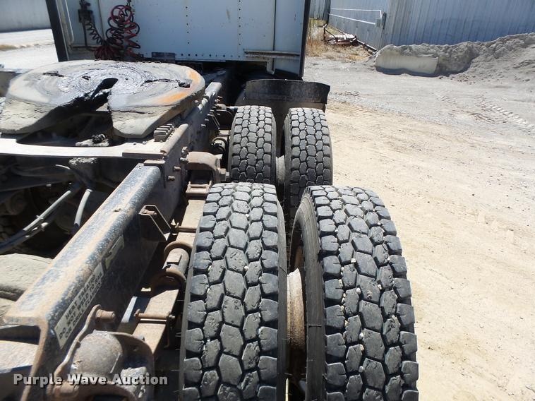 image for item DB5757 1990 Kenworth T400 semi truck