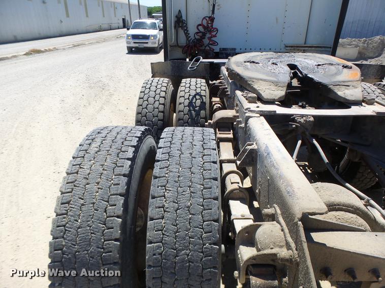 image for item DB5757 1990 Kenworth T400 semi truck