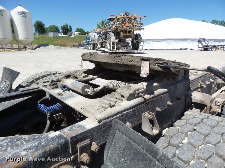 image for item DB5757 1990 Kenworth T400 semi truck