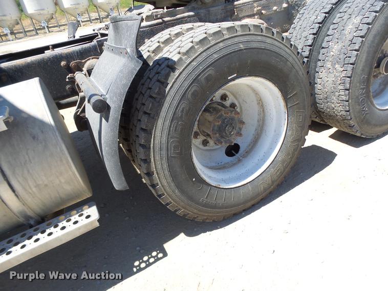 image for item DB5757 1990 Kenworth T400 semi truck