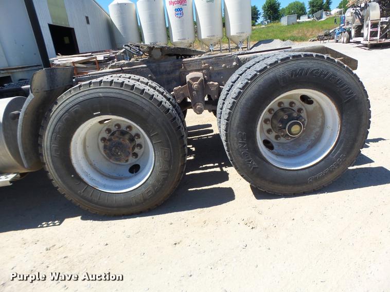 image for item DB5757 1990 Kenworth T400 semi truck