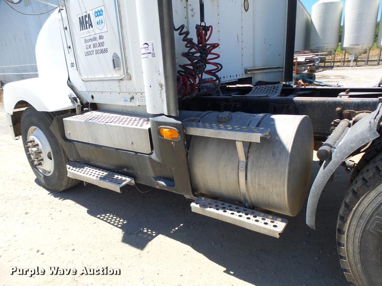 image for item DB5757 1990 Kenworth T400 semi truck