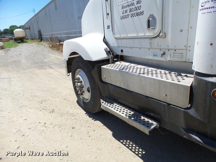 image for item DB5757 1990 Kenworth T400 semi truck