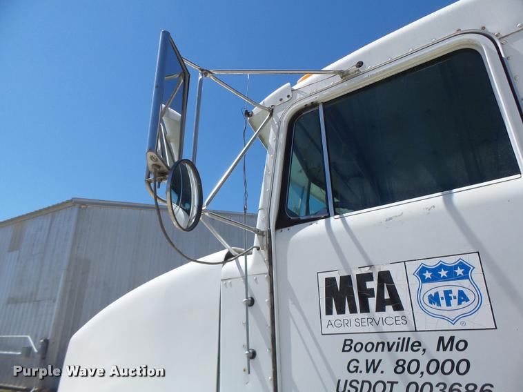 image for item DB5757 1990 Kenworth T400 semi truck