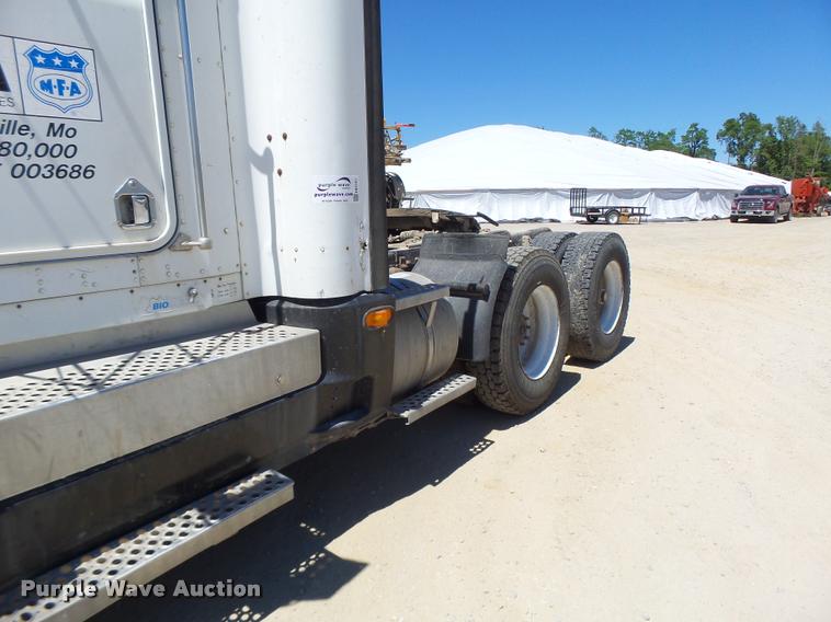 image for item DB5757 1990 Kenworth T400 semi truck