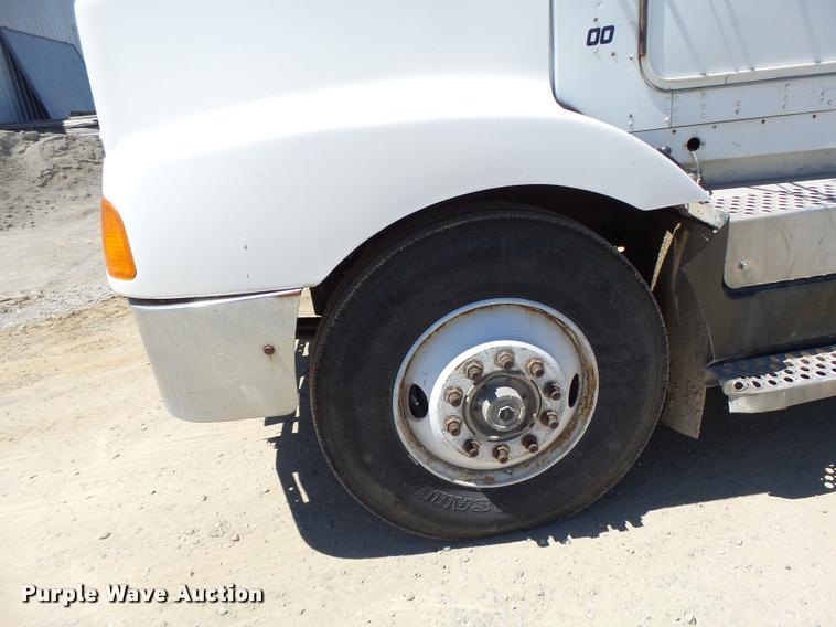 image for item DB5757 1990 Kenworth T400 semi truck