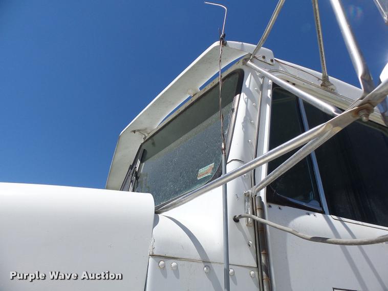 image for item DB5757 1990 Kenworth T400 semi truck