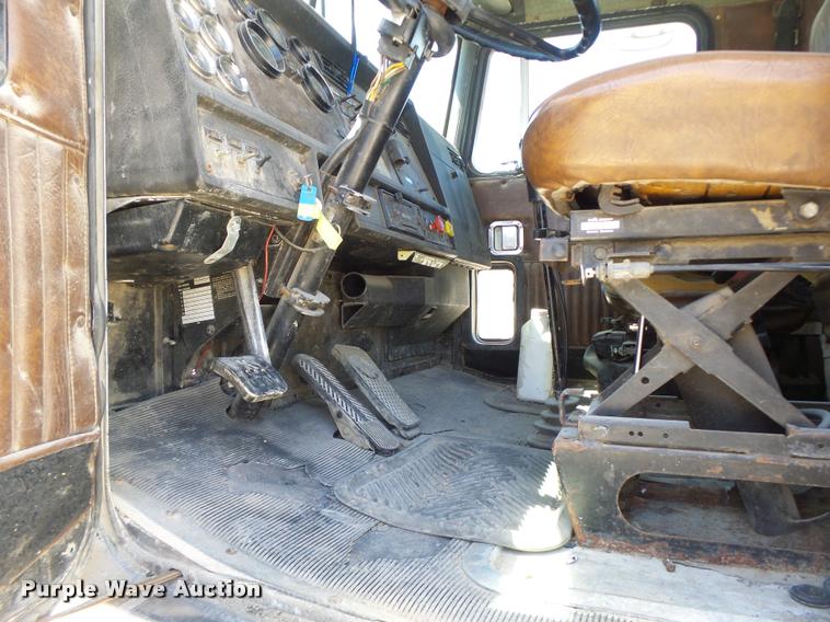 image for item DB5757 1990 Kenworth T400 semi truck