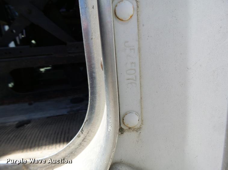 image for item DB5757 1990 Kenworth T400 semi truck