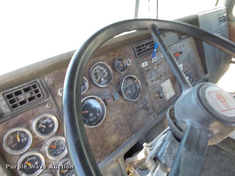 image for item DB5757 1990 Kenworth T400 semi truck