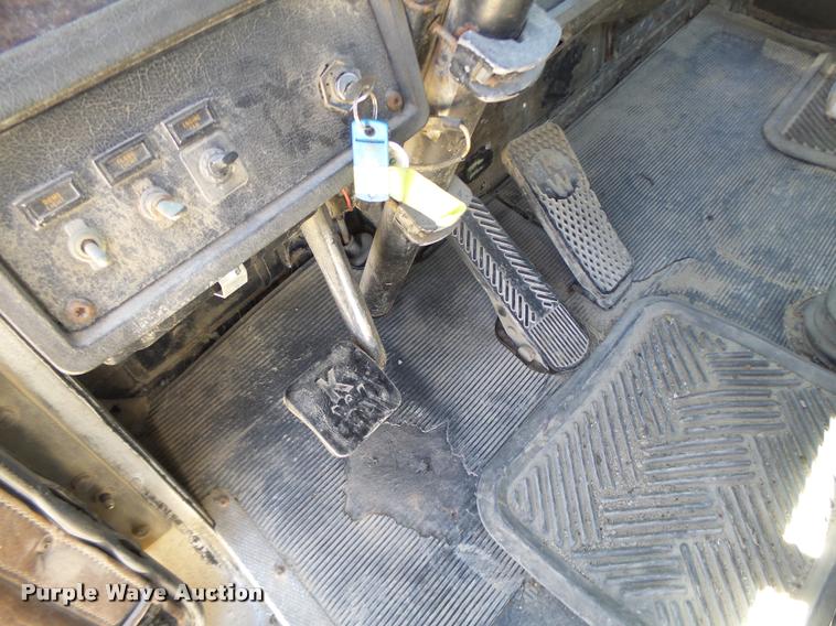 image for item DB5757 1990 Kenworth T400 semi truck