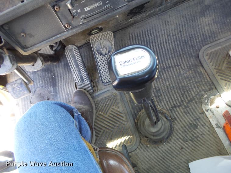 image for item DB5757 1990 Kenworth T400 semi truck