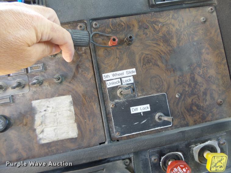 image for item DB5757 1990 Kenworth T400 semi truck